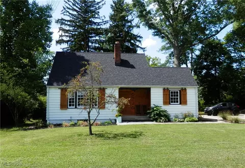 6226 Richmond Rd, Oakwood Village, OH 44146