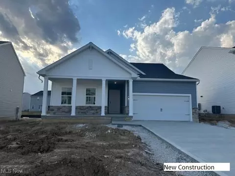 371 Golden Apple Dr NE, Louisville, OH 44641