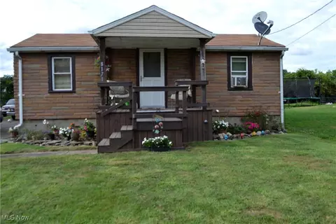 8171 Lindberg St, Masury, OH 44438