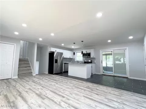 Living - 1939 E 42nd St, Lorain, OH 44055 photo 2 of 6