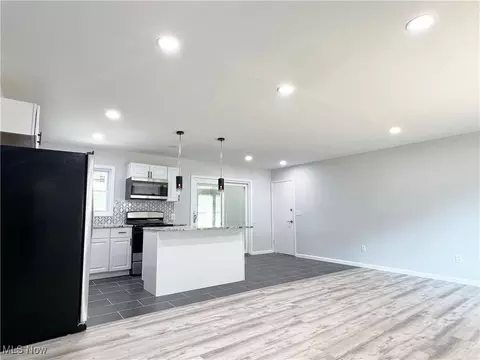 Living - 1939 E 42nd St, Lorain, OH 44055 photo 1 of 6