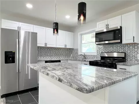 Kitchen - 1939 E 42nd St, Lorain, OH 44055 photo 4 of 10