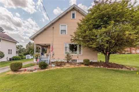 210 26th St NW, Barberton, OH 44203
