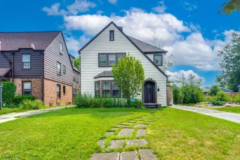 3709 Strandhill Rd, Shaker Heights, OH 44122