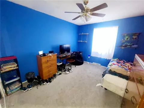 Bedroom - 270 Crestview Dr, Elyria, OH 44035 photo 3 of 7