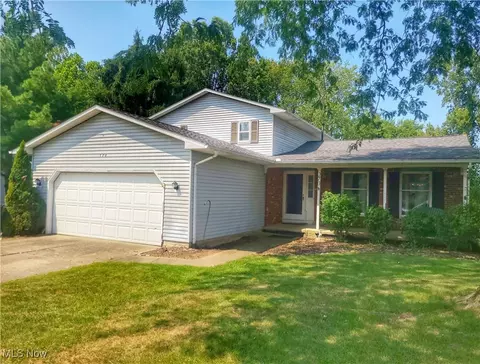 Exterior - 270 Crestview Dr, Elyria, OH 44035 photo 1 of 6