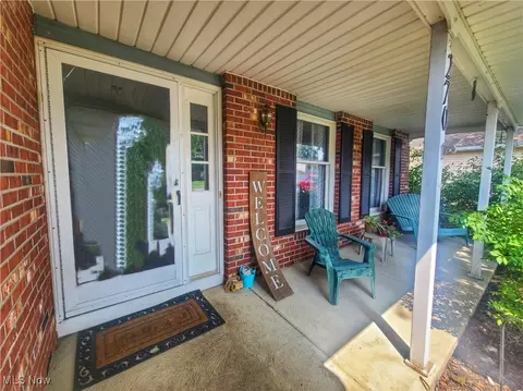 Exterior - 270 Crestview Dr, Elyria, OH 44035 photo 2 of 6