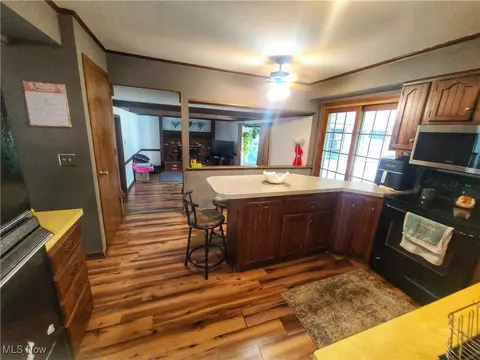 Entry Way - 270 Crestview Dr, Elyria, OH 44035 photo 2 of 2