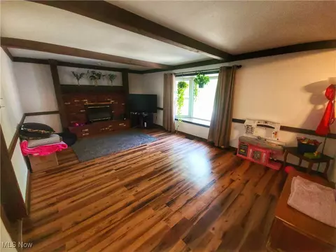 Living - 270 Crestview Dr, Elyria, OH 44035 photo 3 of 4