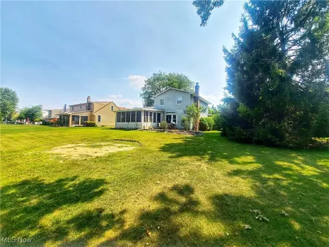 Exterior - 270 Crestview Dr, Elyria, OH 44035 photo 5 of 6