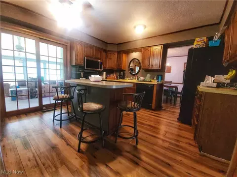 Kitchen - 270 Crestview Dr, Elyria, OH 44035 photo 2 of 2
