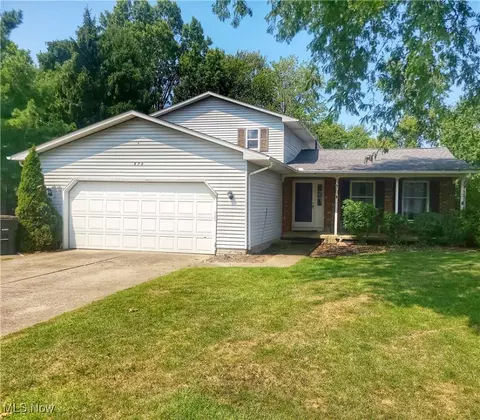 270 Crestview Dr, Elyria, OH 44035