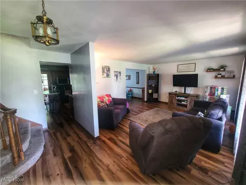 Entry Way - 270 Crestview Dr, Elyria, OH 44035 photo 1 of 2