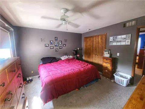Bedroom - 270 Crestview Dr, Elyria, OH 44035 photo 2 of 7