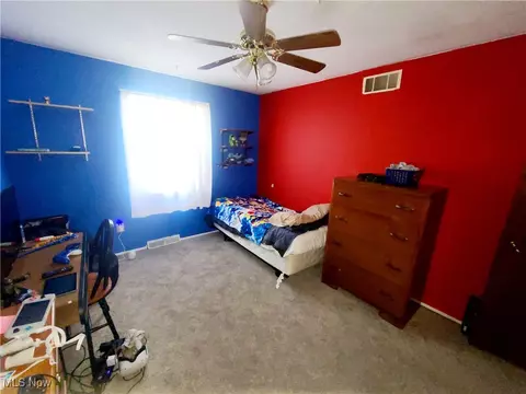 Bedroom - 270 Crestview Dr, Elyria, OH 44035 photo 4 of 7
