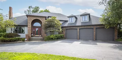 3155 Chardonnay Ln, Youngstown, OH 44514