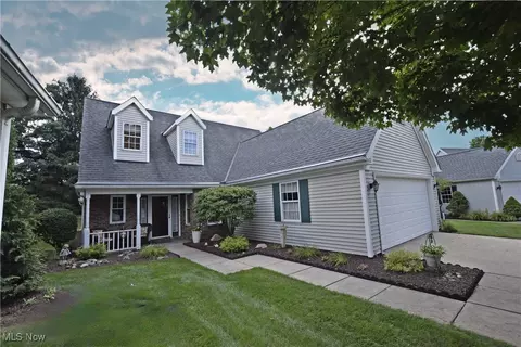 8472 Waterside Dr, Sagamore Hills, OH 44067