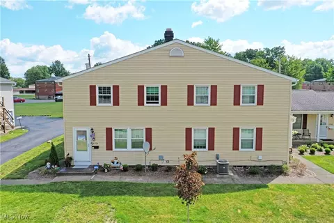 2724 Lexington Ave NW, Warren, OH 44485