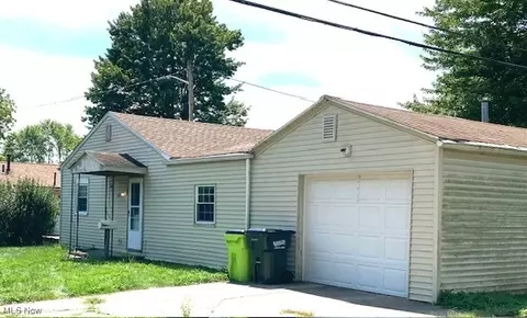 28 Mahoning Ct, Newton Falls, OH 44444