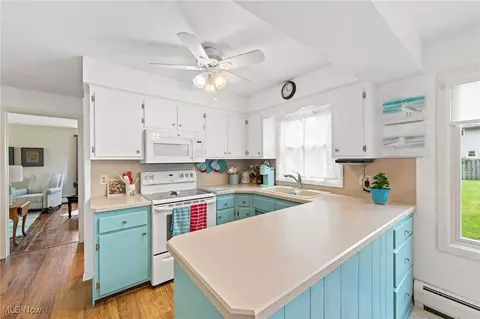 Kitchen - 409 Briar Lake Dr, Elyria, OH 44035 photo 3 of 4