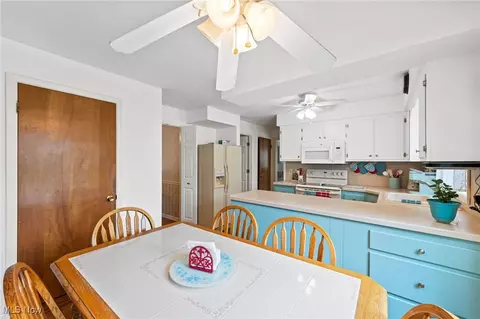 Kitchen - 409 Briar Lake Dr, Elyria, OH 44035 photo 4 of 4
