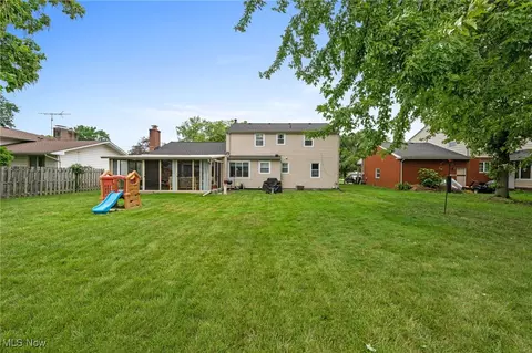 Exterior - 409 Briar Lake Dr, Elyria, OH 44035 photo 6 of 7