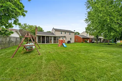 Exterior - 409 Briar Lake Dr, Elyria, OH 44035 photo 5 of 7