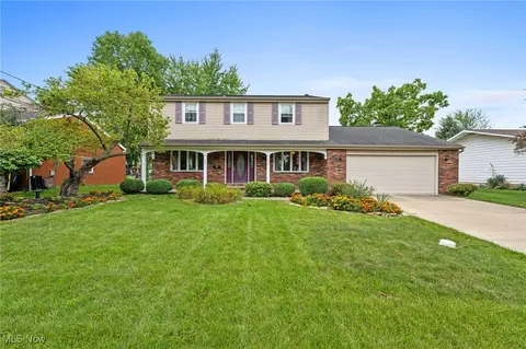 409 Briar Lake Dr, Elyria, OH 44035