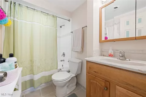 Bath - 409 Briar Lake Dr, Elyria, OH 44035 photo 3 of 3