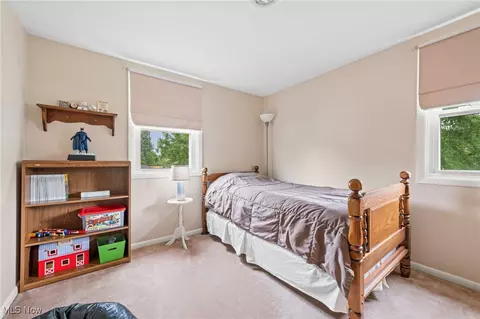 Bedroom - 409 Briar Lake Dr, Elyria, OH 44035 photo 5 of 8