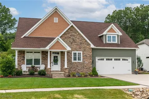 6267 Swan Lake Cir NW, Canton, OH 44718