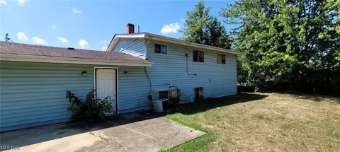Exterior - 2163 E 41st St, Lorain, OH 44055 photo 2 of 2