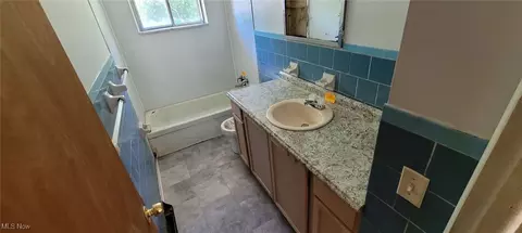 Bath - 2163 E 41st St, Lorain, OH 44055 photo 1 of 2