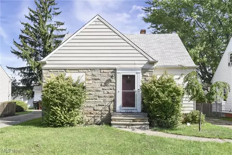 8000 Wainstead Dr, Parma, OH 44129