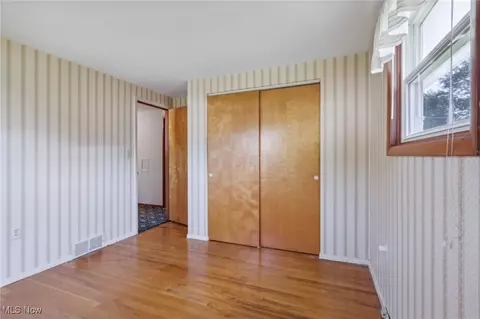 Bedroom - 2139 E 45th St, Ashtabula, OH 44004 photo 6 of 7