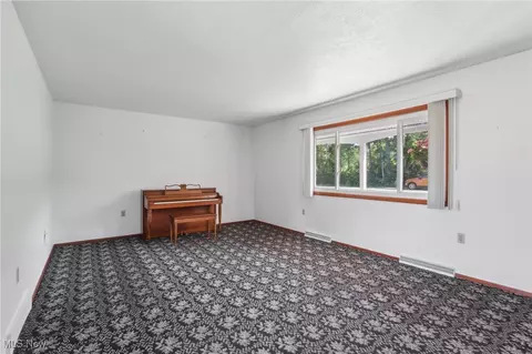 Living - 2139 E 45th St, Ashtabula, OH 44004 photo 3 of 4