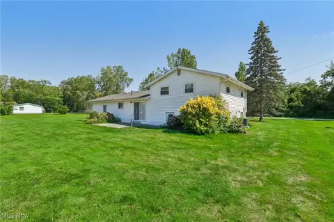 Exterior - 2139 E 45th St, Ashtabula, OH 44004 photo 4 of 5