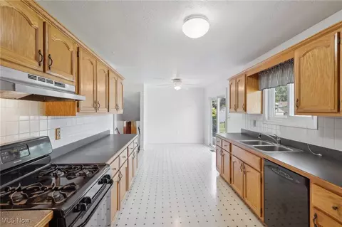 Kitchen - 2139 E 45th St, Ashtabula, OH 44004 photo 2 of 4