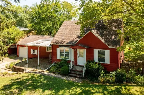 1132 Riverside Dr, Elyria, OH 44035