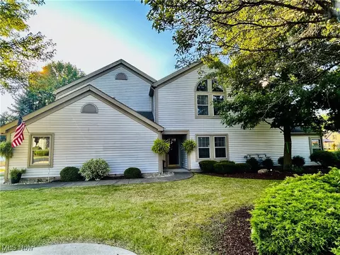 314 S Linden Ct, Howland, OH 44484