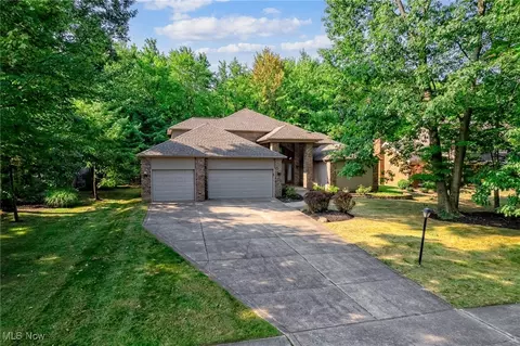 1080 Firwood Rd, Broadview Heights, OH 44147