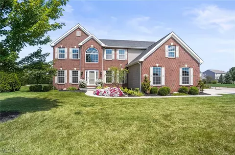 9039 Lydia Cir, North Ridgeville, OH 44039