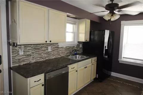Kitchen - 124 Argyle Ave, Boardman, OH 44512 photo 3 of 5