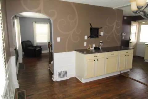 Entry Way - 124 Argyle Ave, Boardman, OH 44512 photo 1 of 8