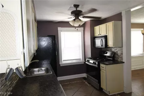 Kitchen - 124 Argyle Ave, Boardman, OH 44512 photo 1 of 5