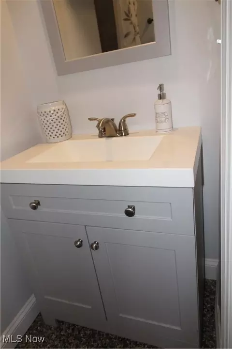 Bath - 124 Argyle Ave, Boardman, OH 44512 photo 5 of 5