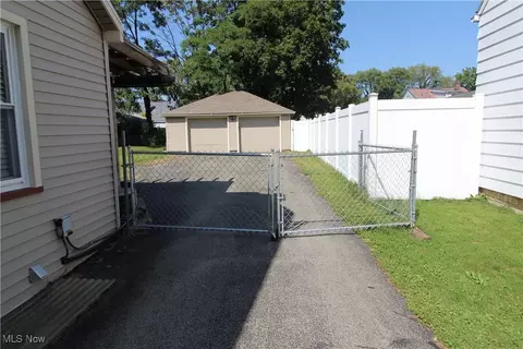 Exterior - 124 Argyle Ave, Boardman, OH 44512 photo 3 of 8