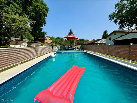 6345 Melody Rd NE, Canton, OH 44721 photo 5