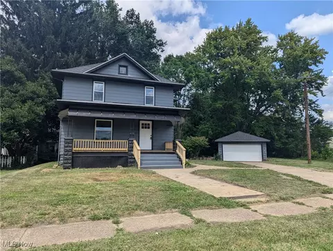 1340 Chestnut St, Coshocton, OH 43812