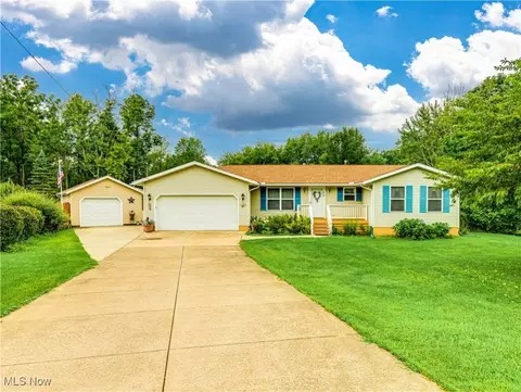 2762 Berry Rd, Akron, OH 44320